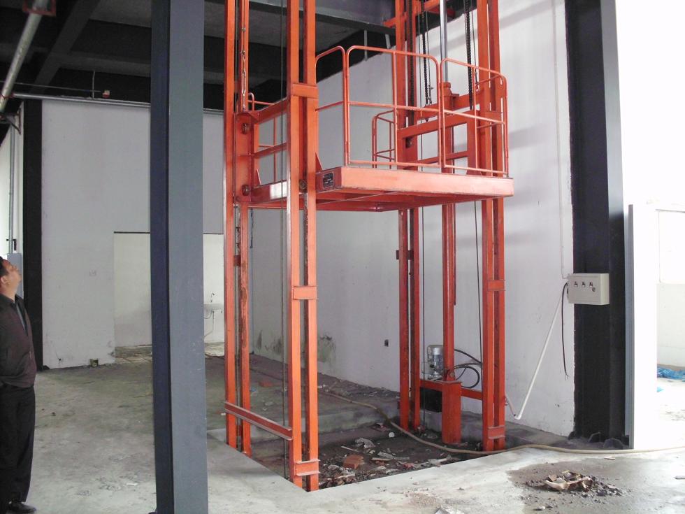 室內(nèi)導(dǎo)軌式液壓升降平臺